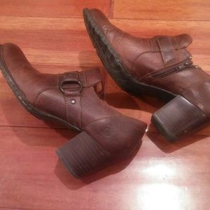 Slightly worn leather Born shoe bootie